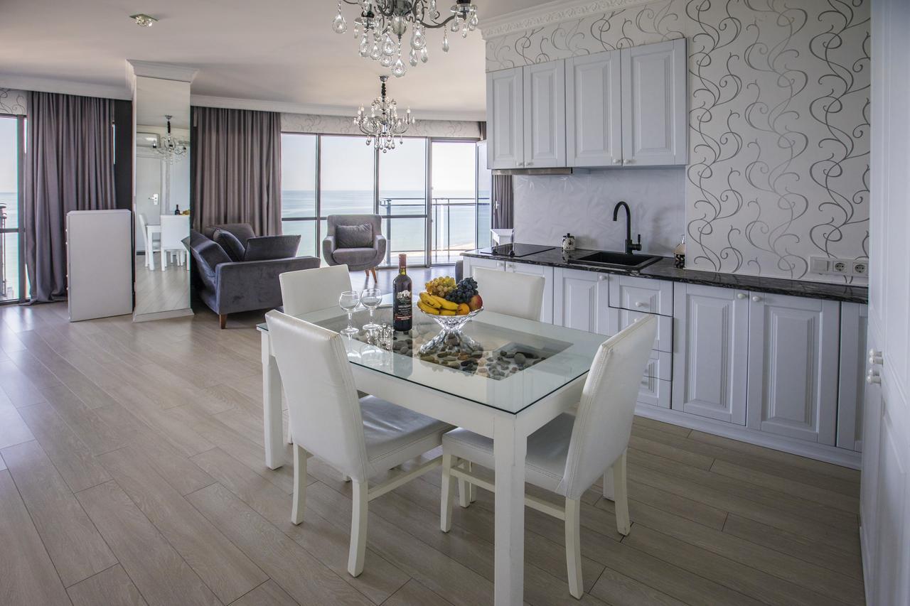 Tina'S Apartments With Panoramic Sea View 바투미 외부 사진