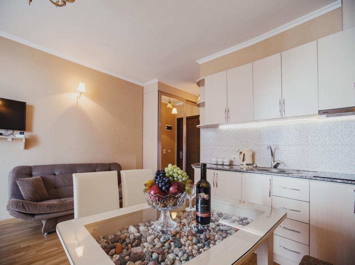 Tina'S Apartments With Panoramic Sea View 바투미 외부 사진
